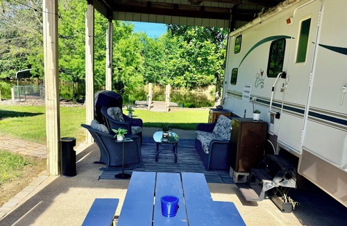 Decaturville House | 2-bedroom waterfront camper in welcoming Decaturville with AC for relaxing stays