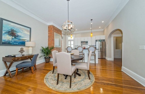 Walnut Hills Apartment | 2 Bedrooms with 2 full baths unit