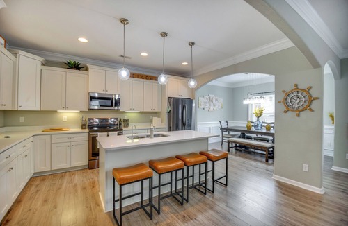 East Ocean View House | 2 Blks to Beach! Family Home w/Hot Tub in Norfolk