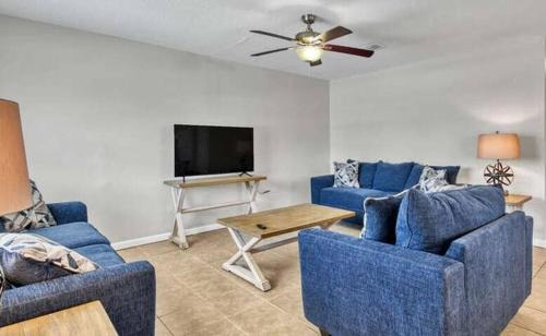 Fort Walton Beach Villa | 2 BR 2 BA Beach Cottage Pickleball Fun