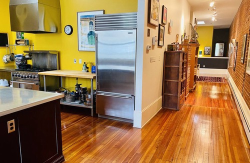 Roanoke Apartment | 2 BR/2 BA/King Bed /ArtLoft/Balcony/2 Free Parking Spots/Walk Downtown Roanoke