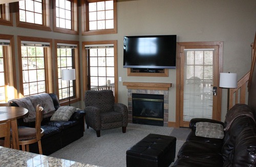 Lakeland Apartment | 2 BR/2 BA Lakefront Lighthouse Landing Condo with Wifi, nestled in a quiet cove