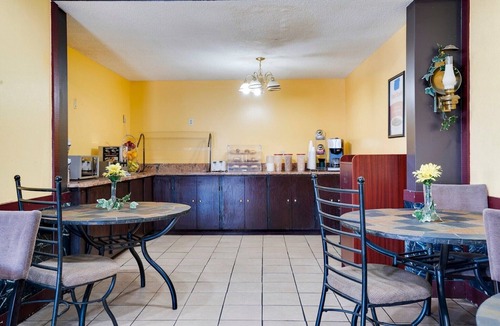 Cape Fear Apartment | 2 Full Bed|Smk|Wade NC