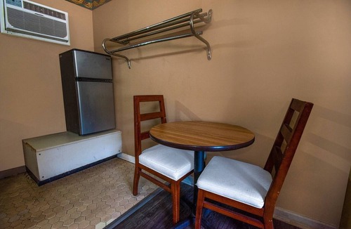 Calhoun Apartment | 2 Full Beds|Calhoun GA