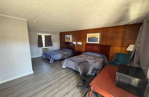 Danville Hotel | 2 Full Beds Non-Smoking