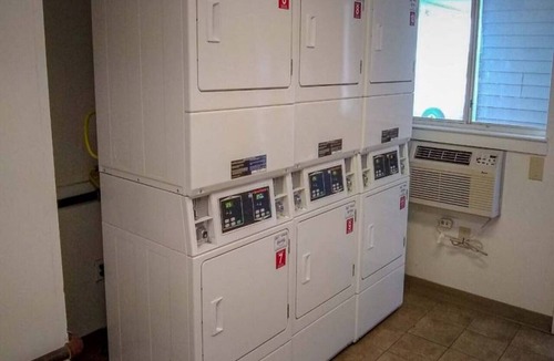Terry Sanford Apartment | 2 Full Beds|Nsmk|Kitchen