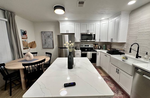 East Ocean View Apartment | 2 king beds -2nd floor walk 2 Beach u1