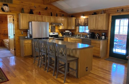 Gatlinburg Cabin | 2 Master Suite Gatlinburg Cabin-Easy Access-Only Minutes to Town-RockyTop 1 Mile