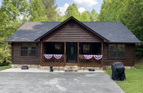 Gatlinburg Cabin | 2 Master Suite Gatlinburg Cabin-Easy Access-Only Minutes to Town-RockyTop 1 Mile
