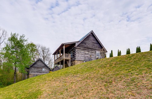 Vesta House | 2 Mi to Blue Ridge Pkwy! Mtn Escape w/Fireplace