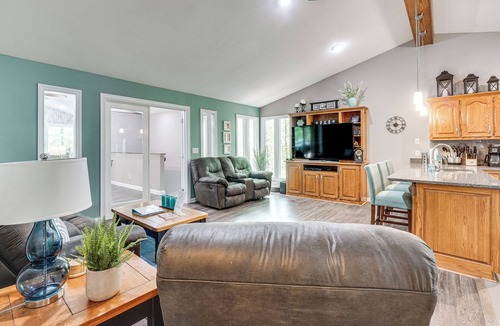 Byrdstown House | 2 Mi to Dale Hollow Lake! 'Shadowood' Group Escape