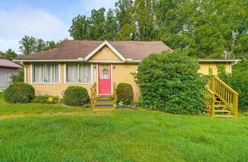 Fayetteville House | 2 Mi to Hiking Trails: Cozy Fayetteville Cottage!