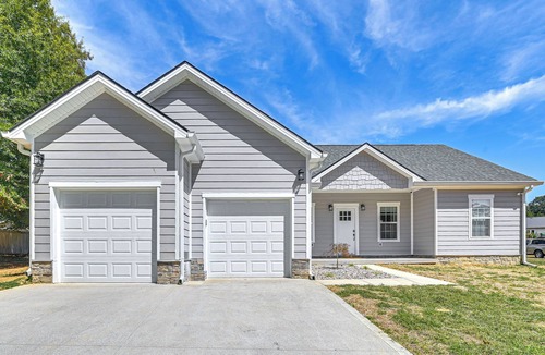 Somerset Cottage | 2 Mi to Marina & Lake Cumberland! Newly Built Home