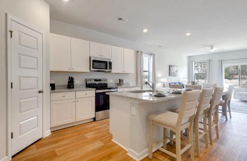 Ocean Isle Beach House | 2 Mi to Ocean Isle Beach! Coastal Getaway w/Patio