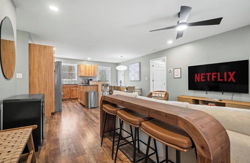 Edmond House | 2 min EndlessWall Trail - GameRm - Sauna - 5 min NRG -Hot Tub - Family friendly