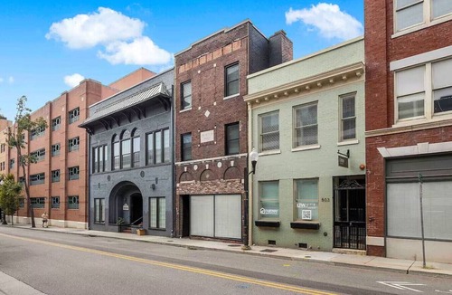 Downtown Knoxville Condo | 2 Min to Market Square & Gay St - 5 min to Neyland