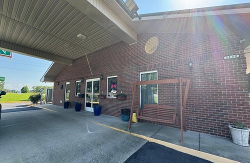 Southside Apartment | 2 Queen Beds Non-Smoking | Deerfield