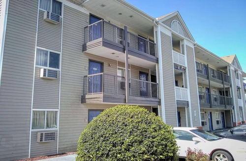 Terry Sanford Apartment | 2 Queen Beds|Suite, Nsmk,Kitchen