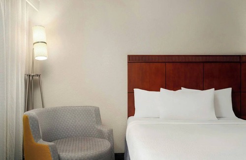 Salisbury Hotel | 2 Queens | Courtyard Salisbury | Ocean City Day Trip, Stadium, Pool | 2 Units