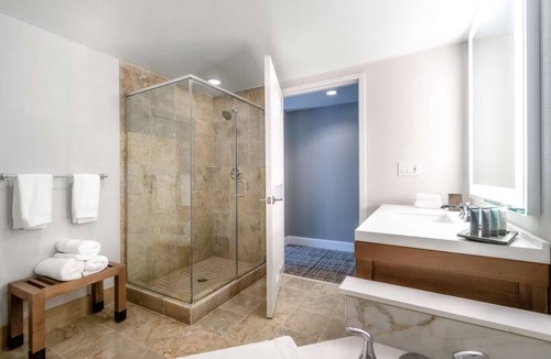 Braselton Hotel | 2 Room | Romantic Retreat: Discover Braselton’s Vineyards & Scenic Beauty