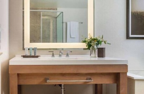 Braselton Hotel | 2 Room | Romantic Retreat: Discover Braselton’s Vineyards & Scenic Beauty