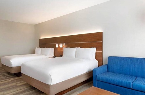 Roselawn Finance Hotel | 2-Star Hotel ∙ Holiday Inn Express & Suites - Cincinnati NE - Red Bank Road, an IHG Hotel