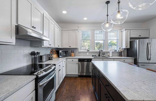 Lockeland Springs House | 2 Sunlit Patios, Walk to 5 Points, Private Garage | Close to Dining and Bars, Board Games, 10 Mins to Broadway, 24 Hour Hospitality
