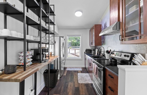 Sewanee Cabin | 2 Tiny Homes, 2 Hot Tubs, 2 Saunas, Sleeps 12!