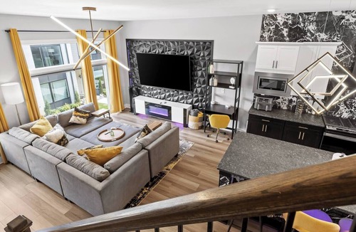 Chattanooga House | 2 Townhomes | Sleeps 14 | Sauna | Massage Chair