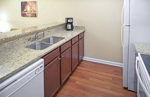 Berkeley Hotel | 2 Units w/Kitchens Perfect for Families, Onsite Pools, Free Parking!
