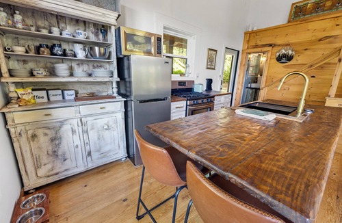 Mountain City Cabin | 20-Acre Cabin Hot Tub + Fire Pit 6 Min to Dtwn Clayton Black Rock Mt