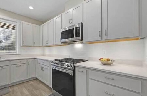 Crescent House | 20+Group Getaways Private Sauna & Hot Tub Stunning Views!