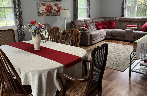 Black Mountain House | 20 Minutes from Biltmore House, 15 to Asheville.