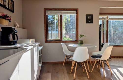 Northwest Calgary House | 2B1B comfortable suite