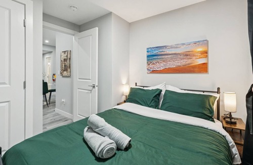 Evanston House | 2BR Basement Suite + Sofa Bed | Near Airport