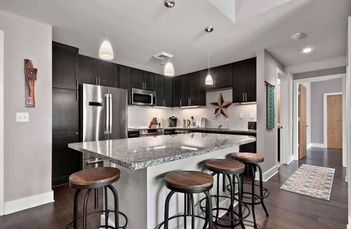 Asheville Condo | 2BR Condo w/Balcony + Free Tix | Walk to Downtown