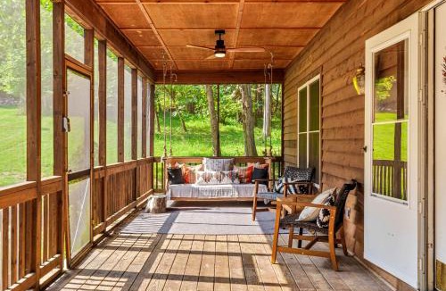 Luray House | 2BR home w BBQ grill & backyard