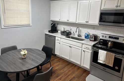 Crabtree House | 2BR in Desirable North Hills Neighborhood
