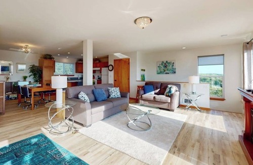 Copalis Beach House | 2BR oceanview with spacious deck and wifi
