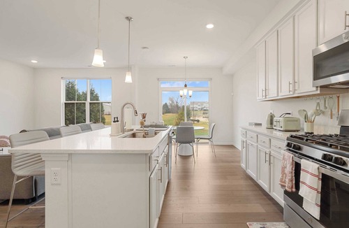 Fox Valley House | 2BStylish Townhome｜Garage Access｜Washer&Dryer｜Perfect for Long Stays! #42324