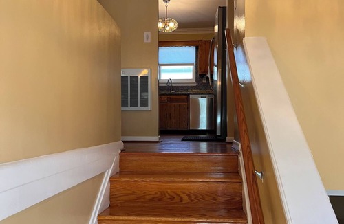 Silver Spring House | 3-B rooms 5 beds & 2 BR Spacious House 1 mile from downtown with 2 free parking.