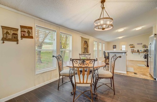 Peyton House | 3 BD, Poker, Pool Table, Foosball, Hot tub & more!