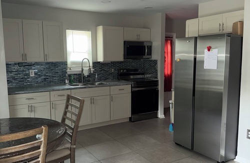 Elon College House | 3-bdr, 2-bath house in beautiful Elon, newly remodeled 1/4 mile from college.