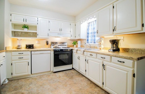 Mount Washington House | 3-BDR King Suite in Mount Washington Fenced yard minutes from Louisville
