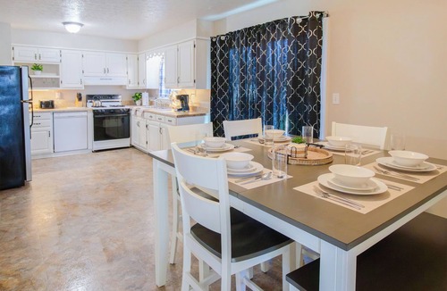 Mount Washington House | 3-BDR King Suite in Mount Washington Fenced yard minutes from Louisville