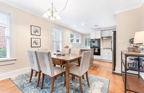 Decatur House | 3 bed 1 bath Downtown Decatur renovated bungalow