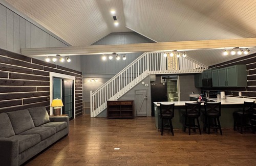 Birdseye Cabin | 3 Bed 2 Bath Cabin Patoka Lake