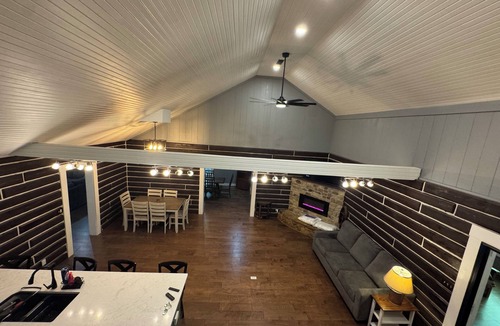 Birdseye Cabin | 3 Bed 2 Bath Cabin Patoka Lake