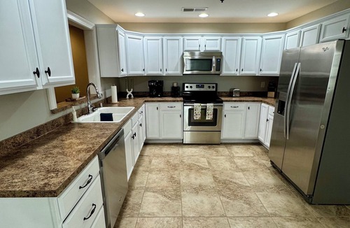 Richmond Apartment | 3 Bed 2 Bath Modern Apartment, Utilities Included, Near I-75