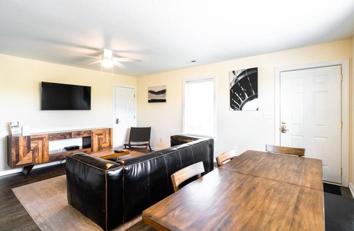 Waves Apartment | 3-Bedroom, 2-Bathroom Apartment. Walk to beach and access to REAL Watersports